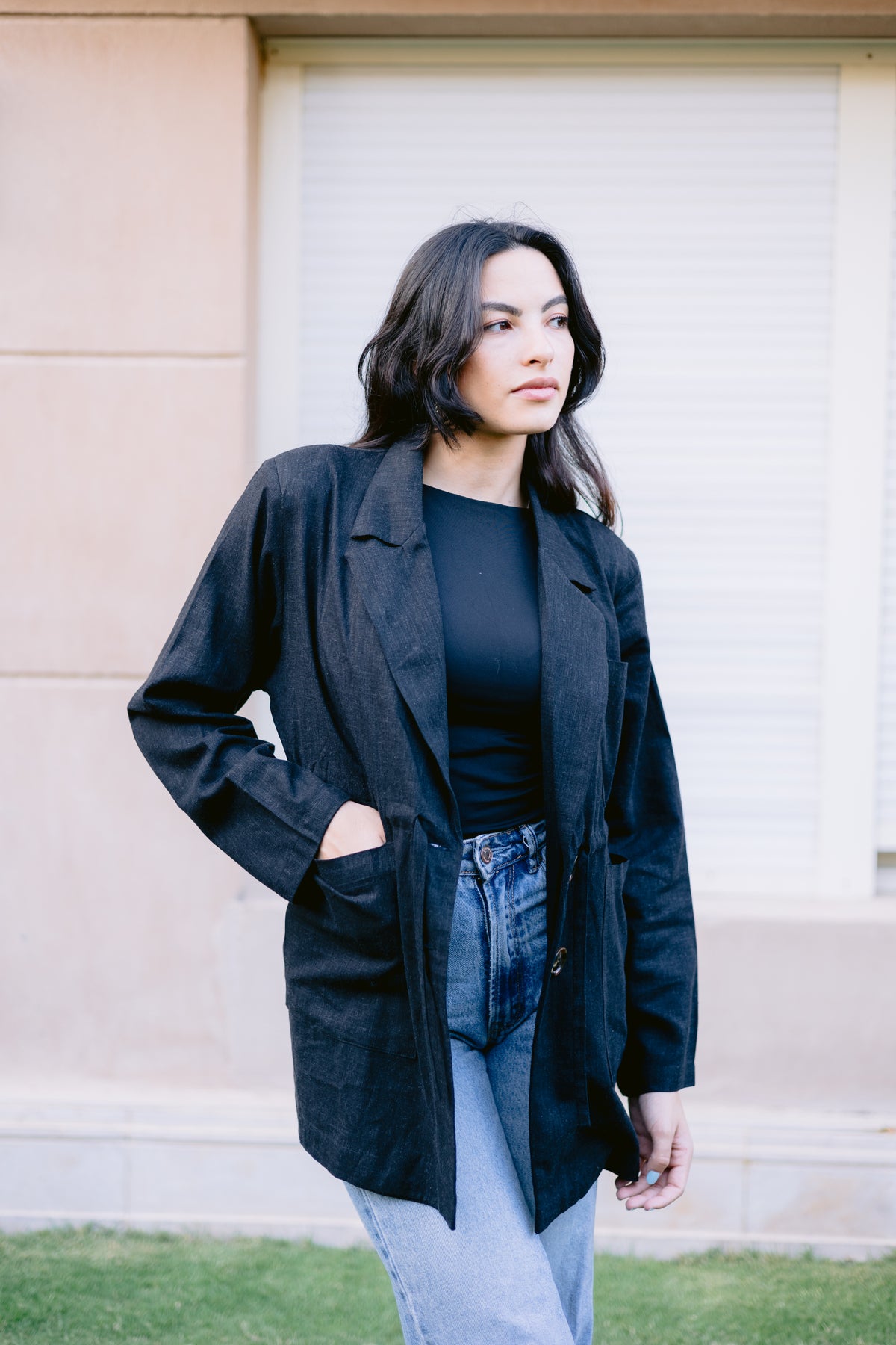 Linea blazer in black