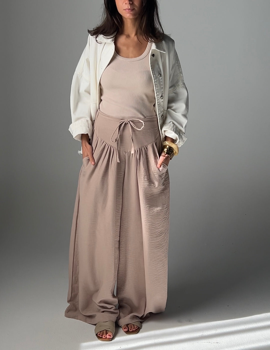 Snatched waist pants in Beige
