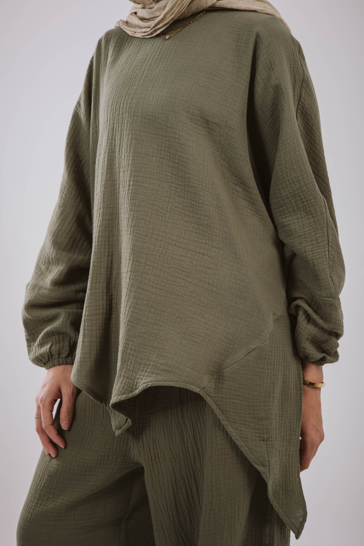 Asymmetrical crinky set in olive