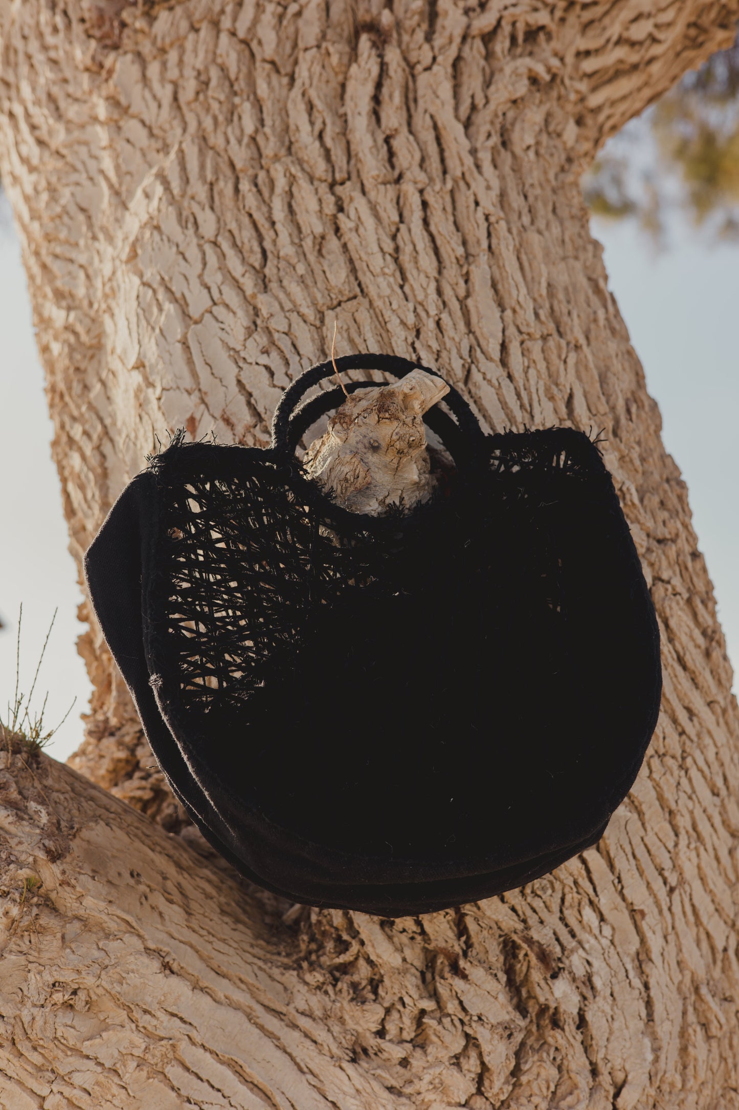 Tangle Tote bag in black
