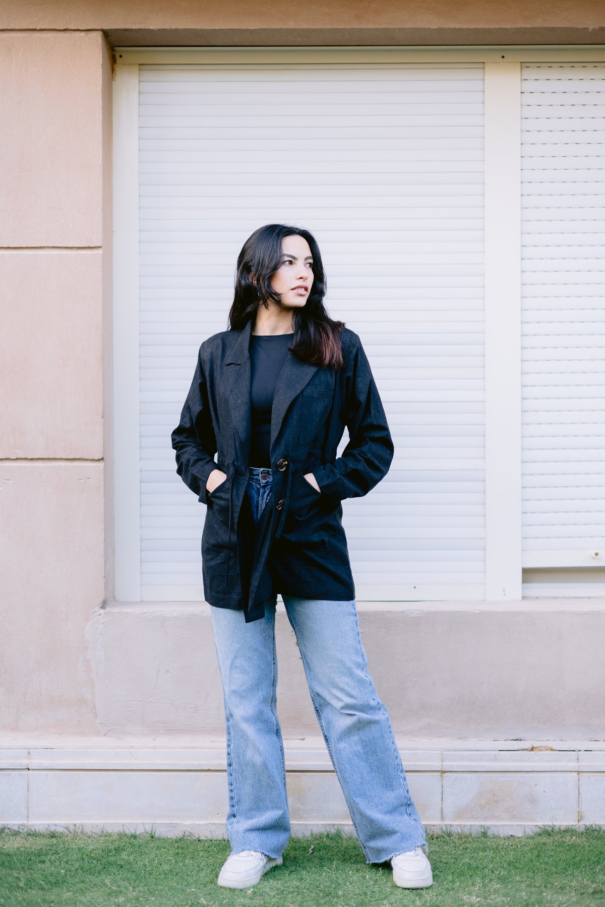 Linea blazer in black
