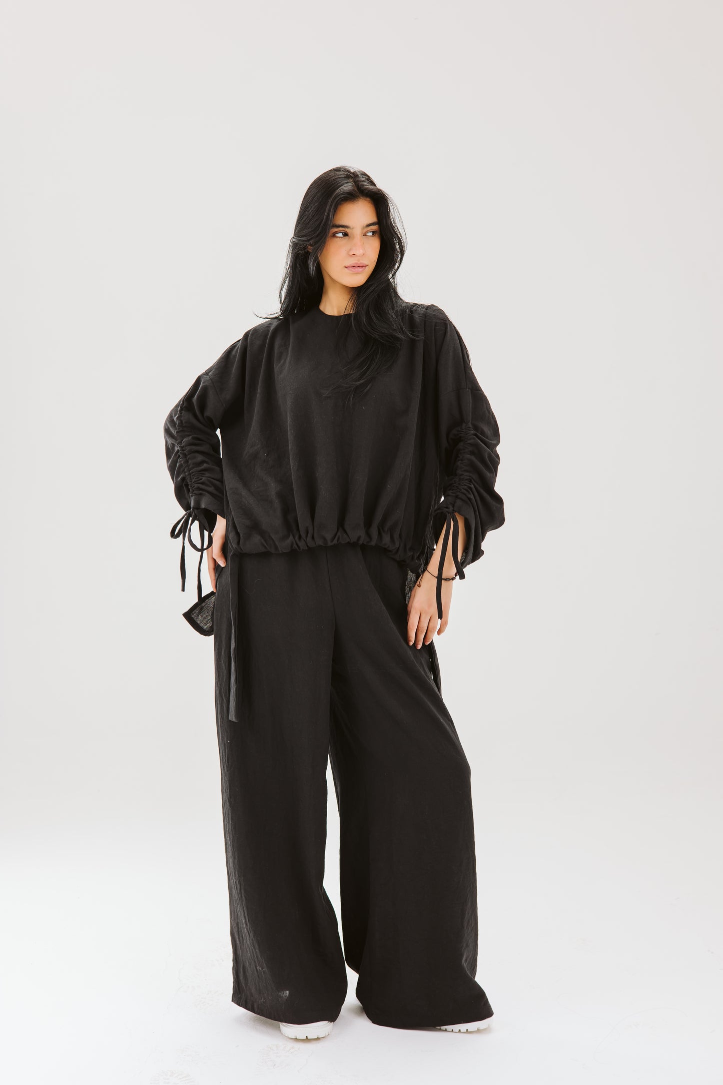 Sylva set in black