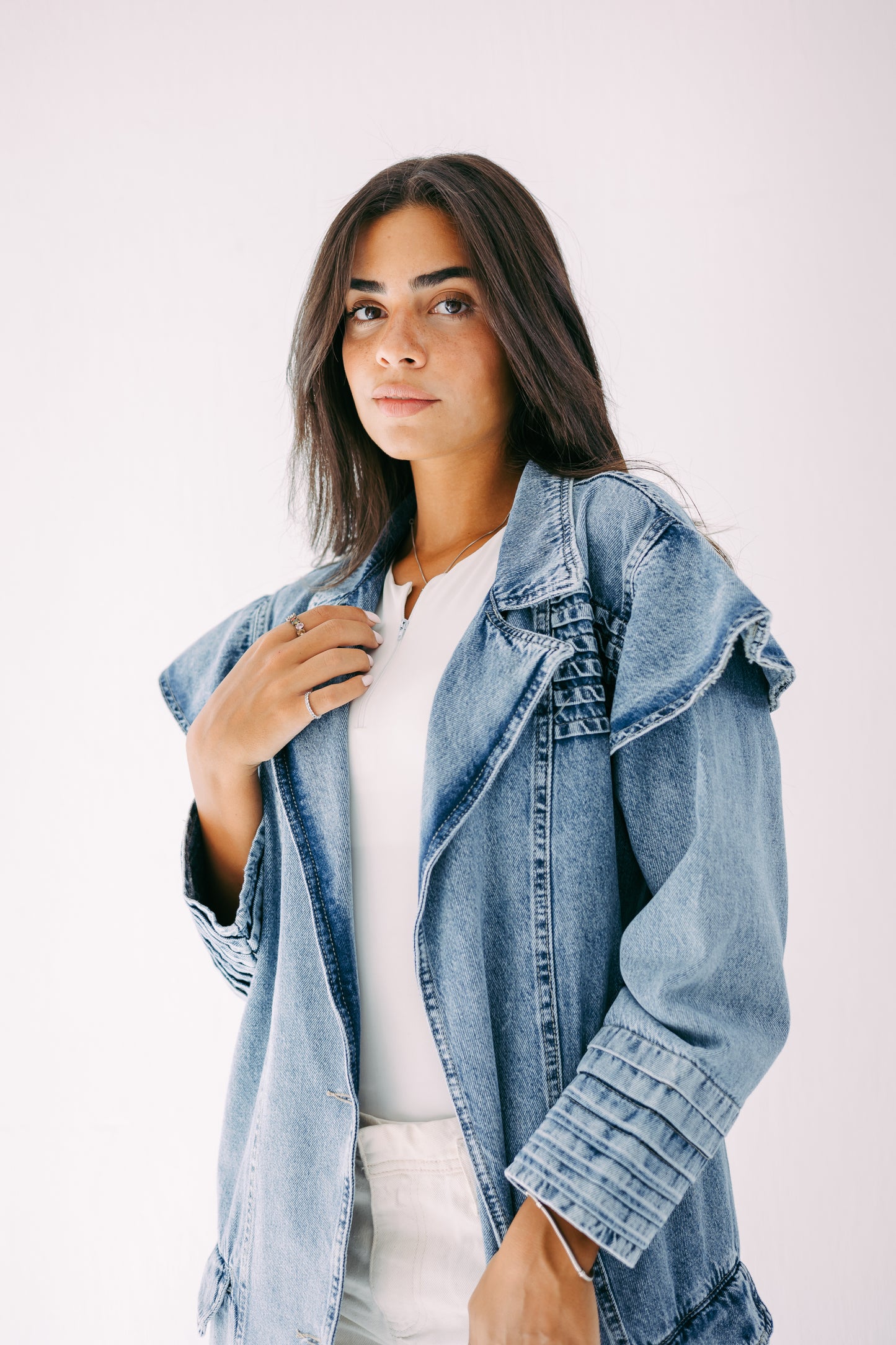 The ruffle denim in blue