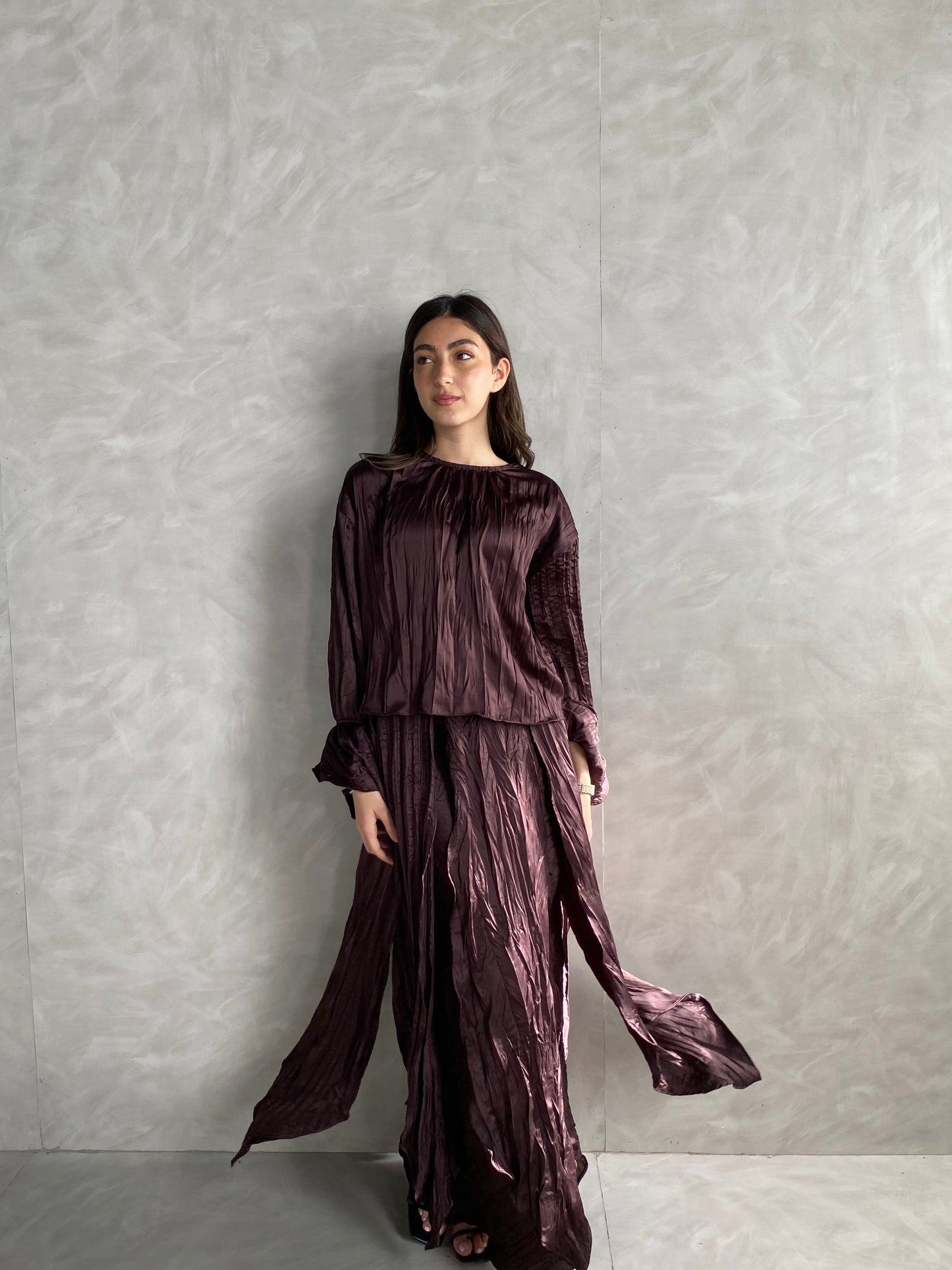 Satin plisse set in Burgundy