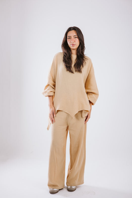 Asymmetrical crinky set in Beige