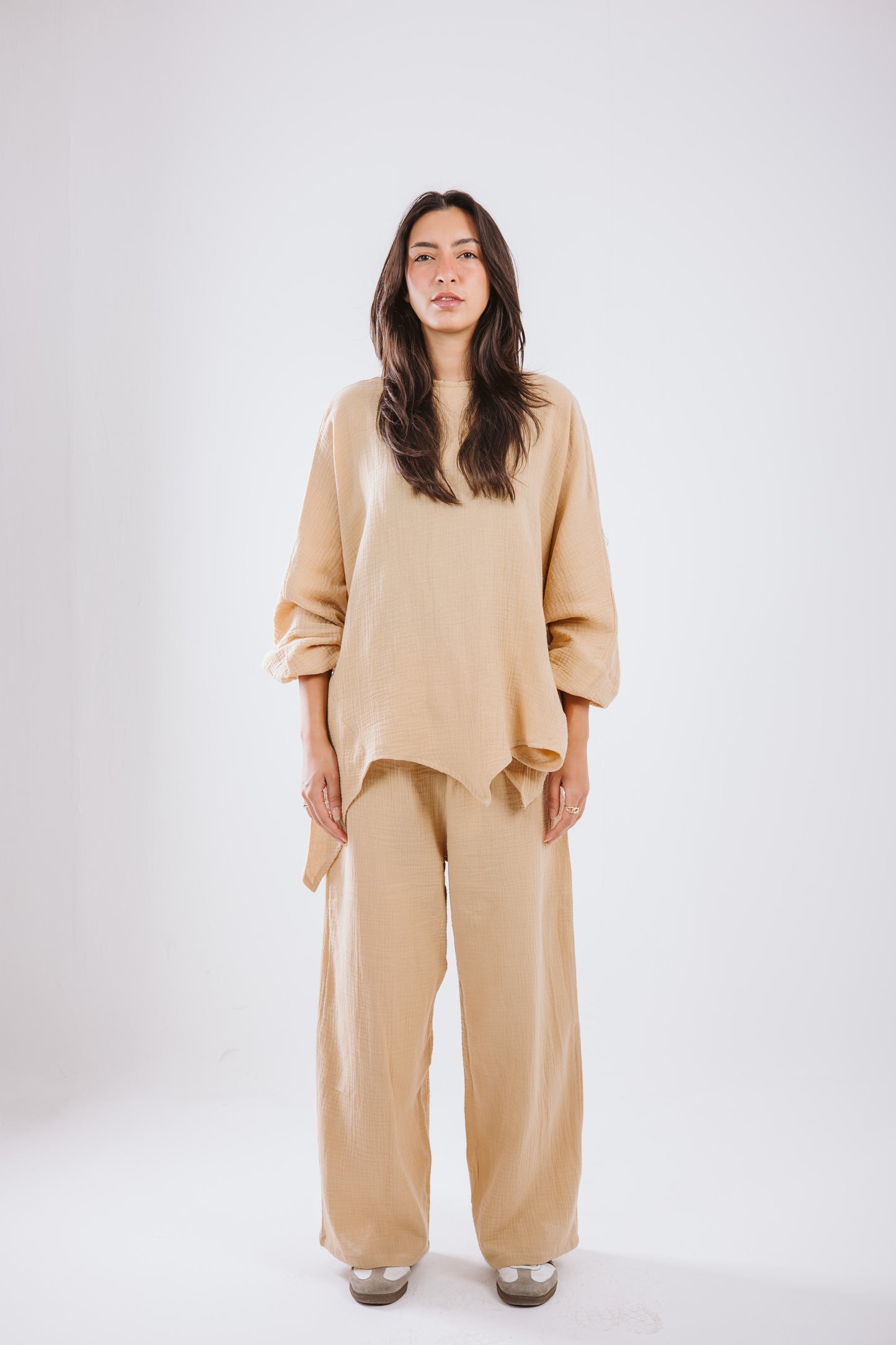 Asymmetrical crinky set in Beige