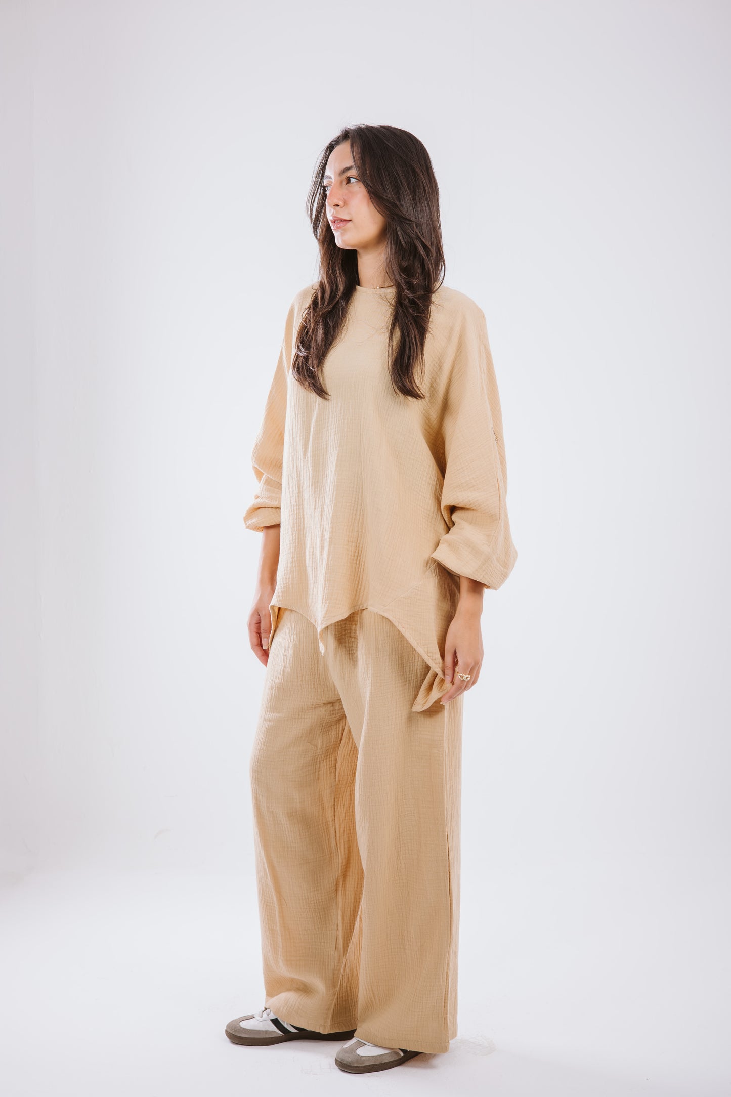 Asymmetrical crinky set in Beige