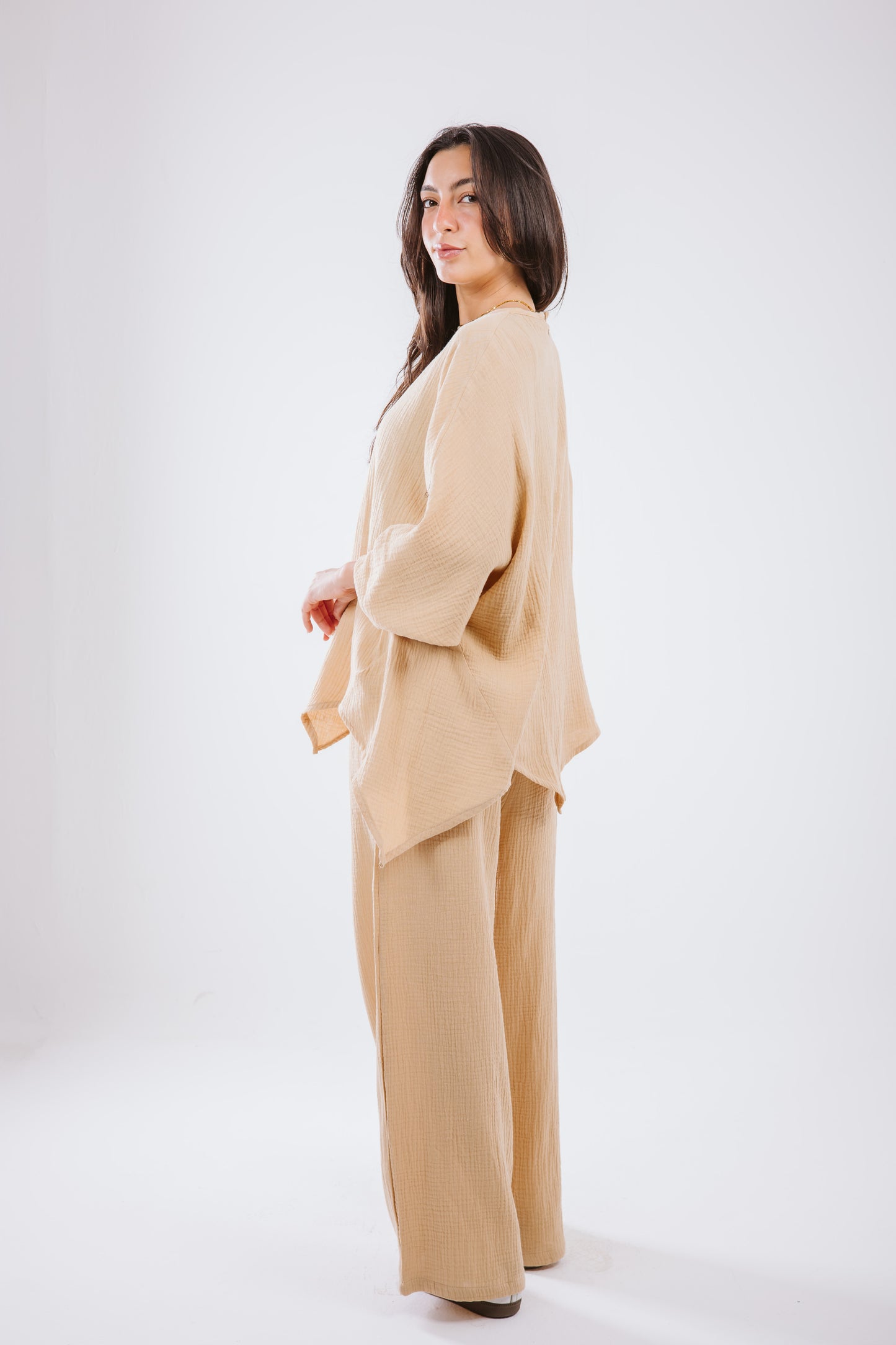 Asymmetrical crinky set in Beige