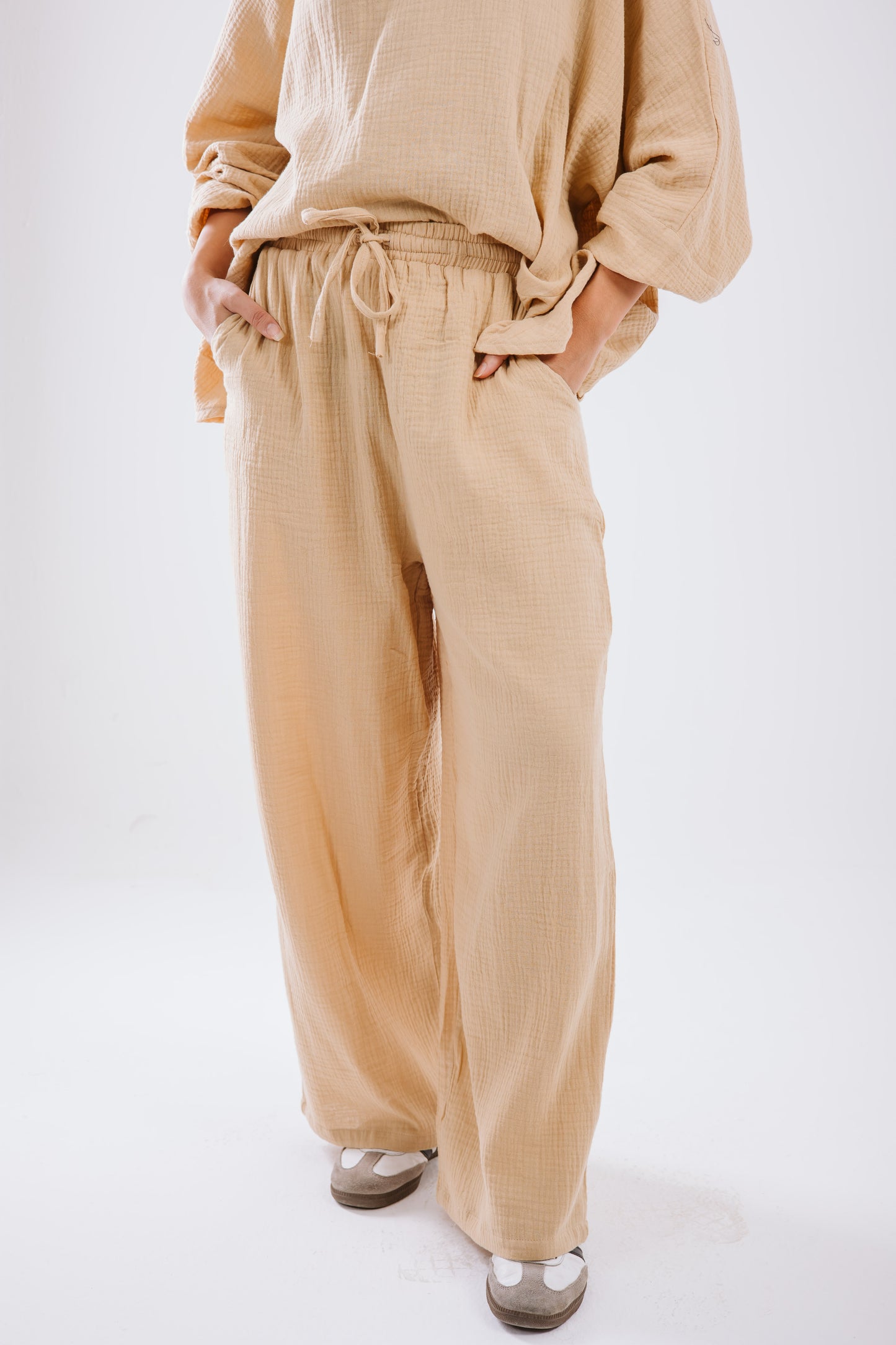 Asymmetrical crinky set in Beige