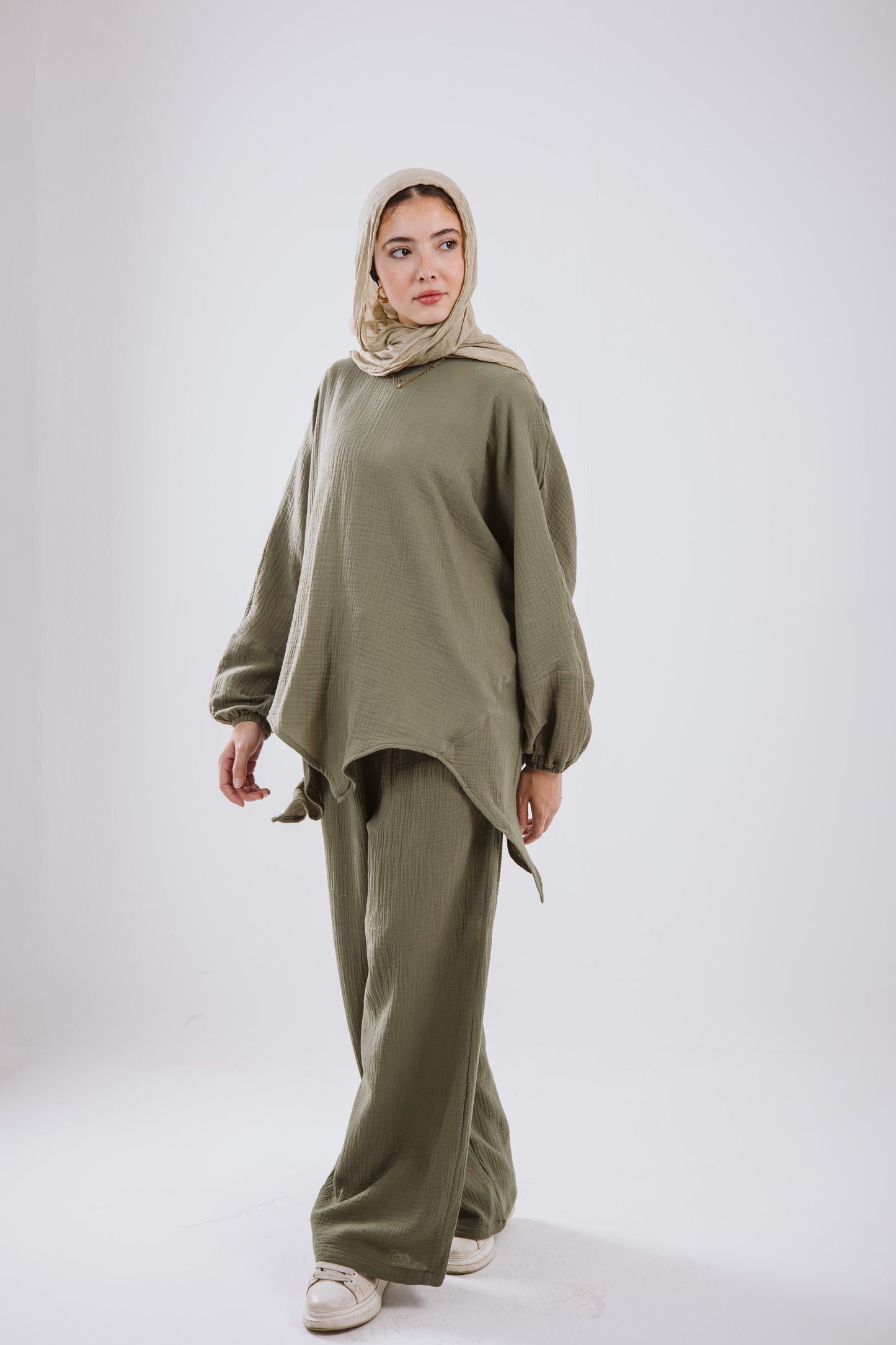 Asymmetrical  crinky  set in olive
