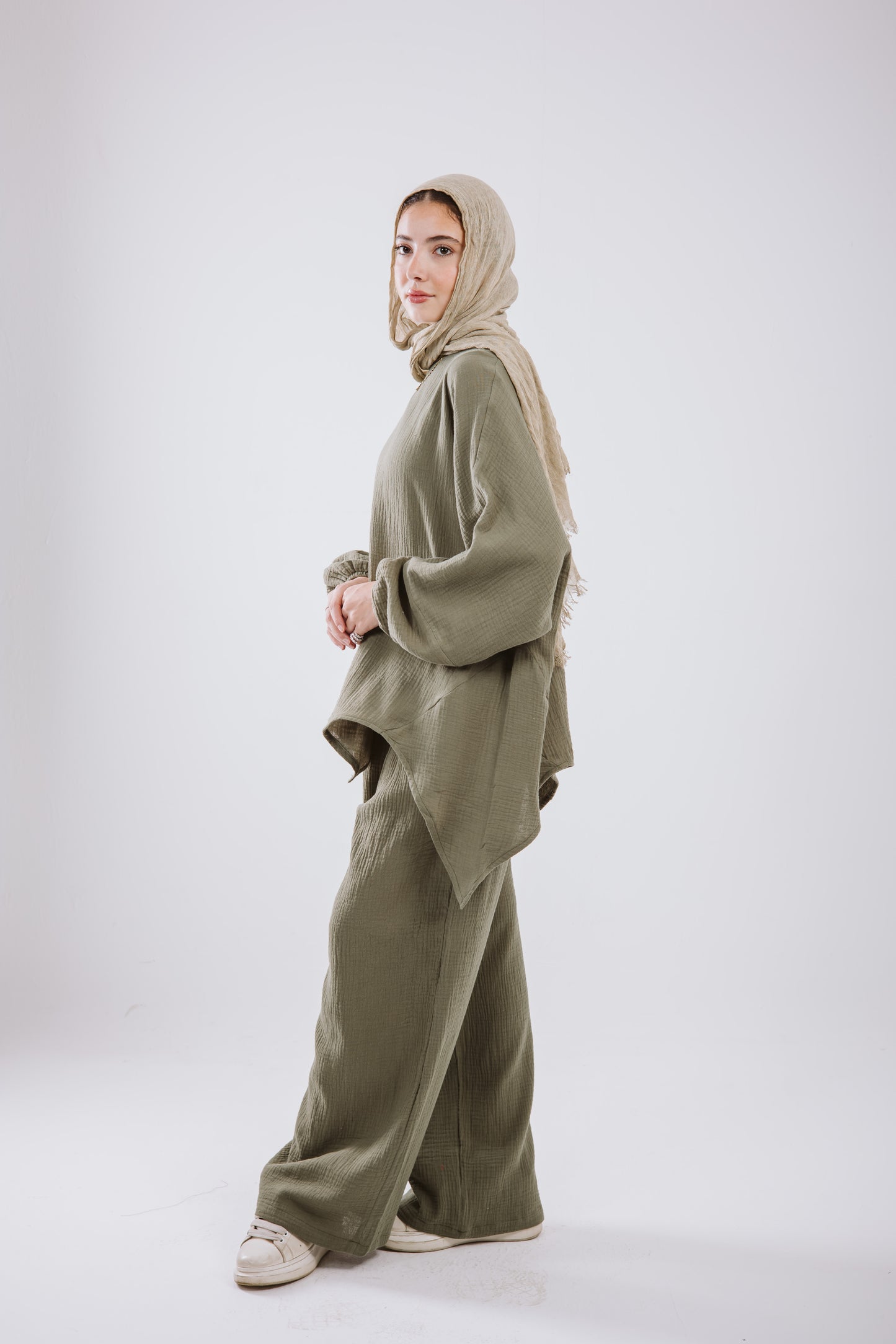 Asymmetrical  crinky  set in olive
