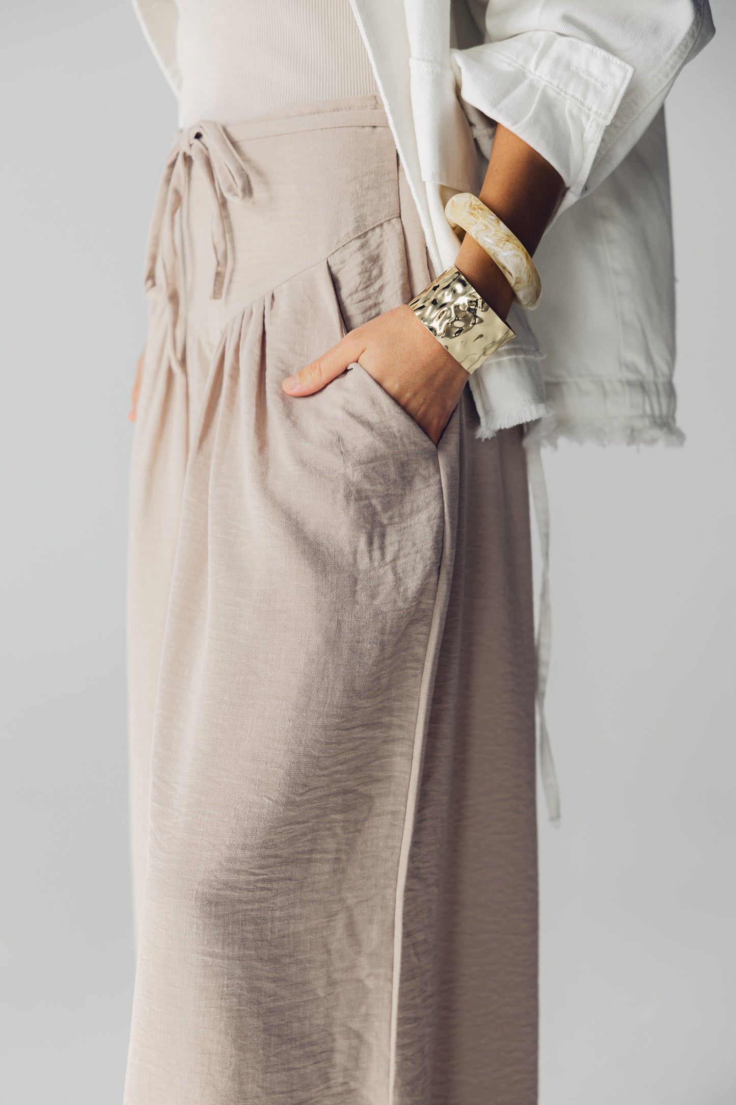 Snatched waist pants in Beige