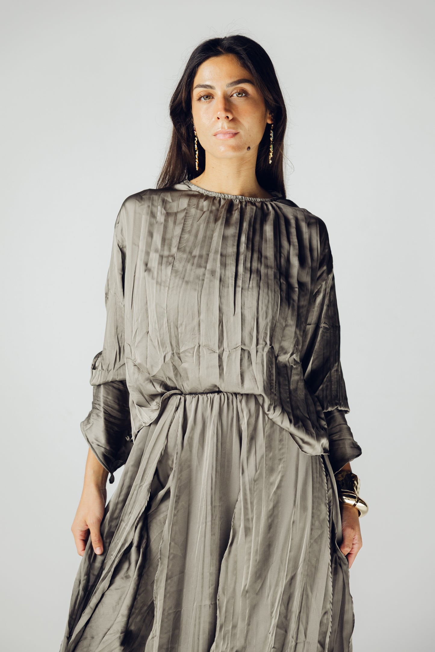 Satin plisse set in Olive